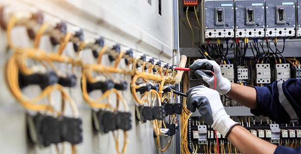 Professional Electrician technician working in Oswego, IL
